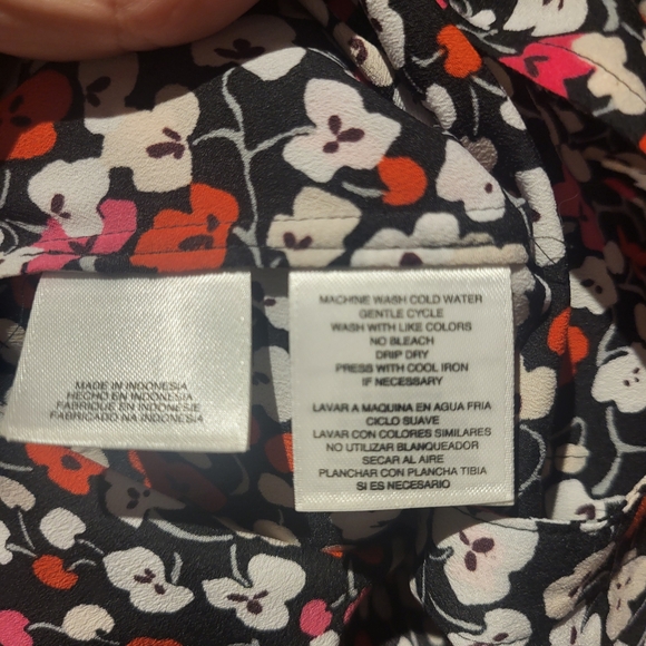 Floral Button-Up Blouse - Picture 5 of 6